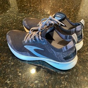 Brooks Levitate sneakers. Size 8